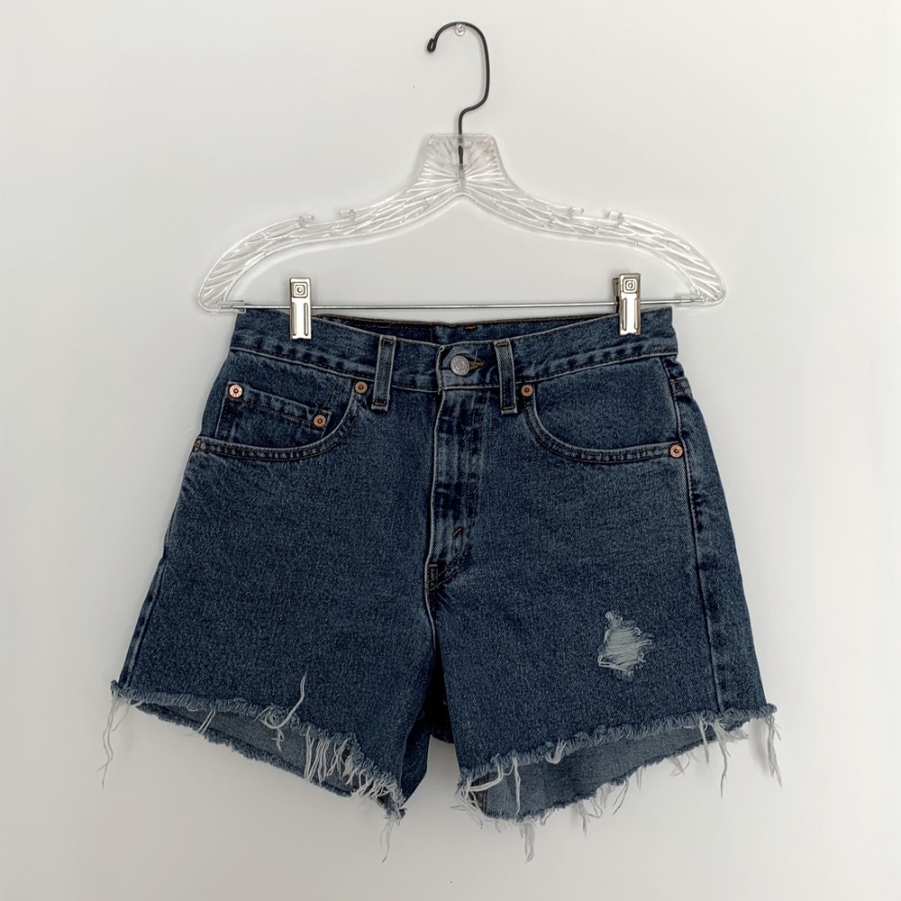 VINTAGE LEVI’S DENIM SHORTS